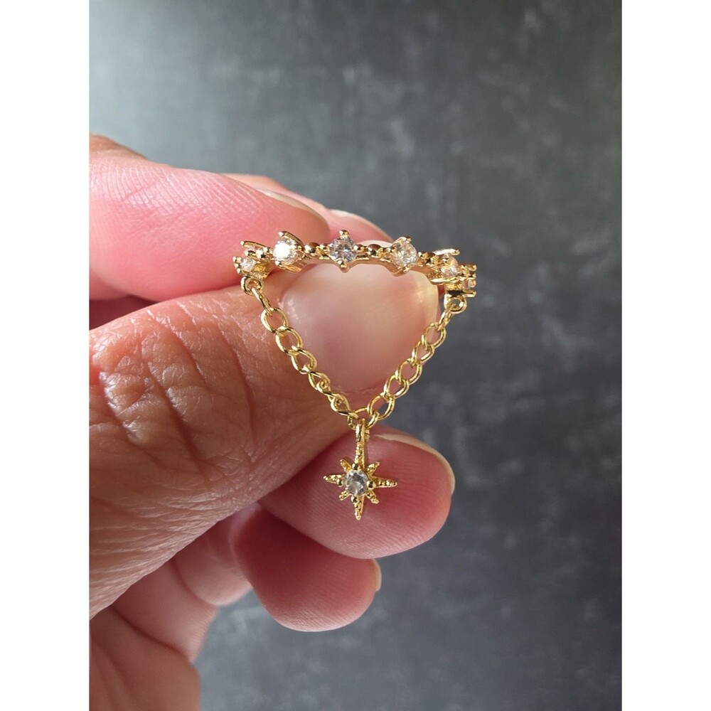 Clear Rhinestone Dangling Star Charm Gold Tone Metal Ring Size 6 Costume Jewelry